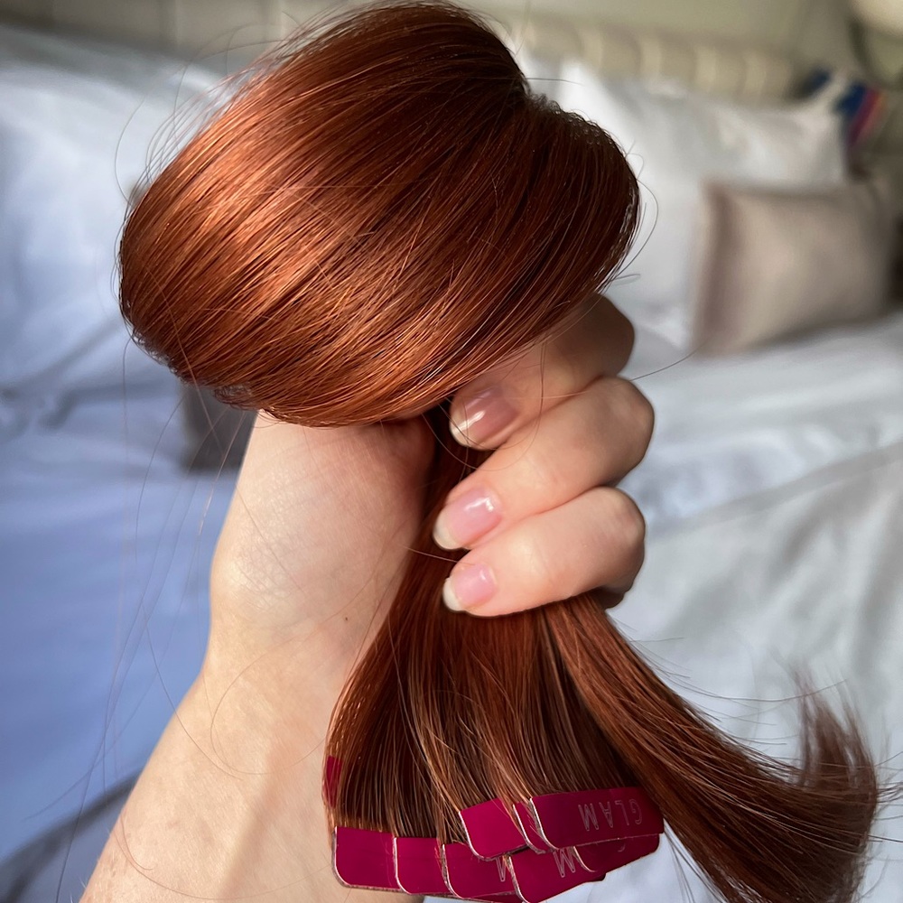 *never been worn* brand new 20” auburn invisi-tape in extensions